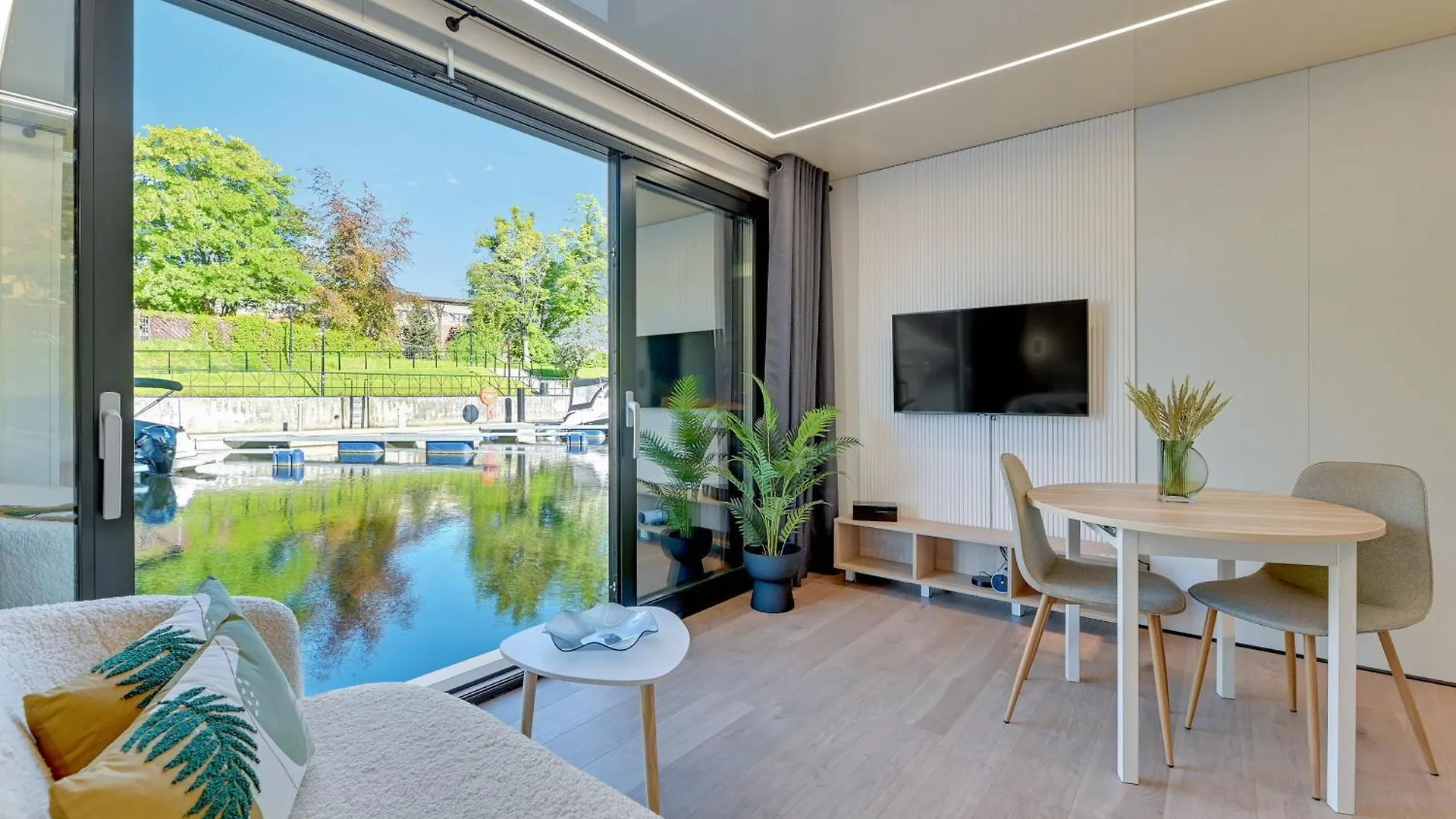 Domy Na Wodzie - La Mare Motlava Houseboats By Downtown Apartments Gdansk Poland