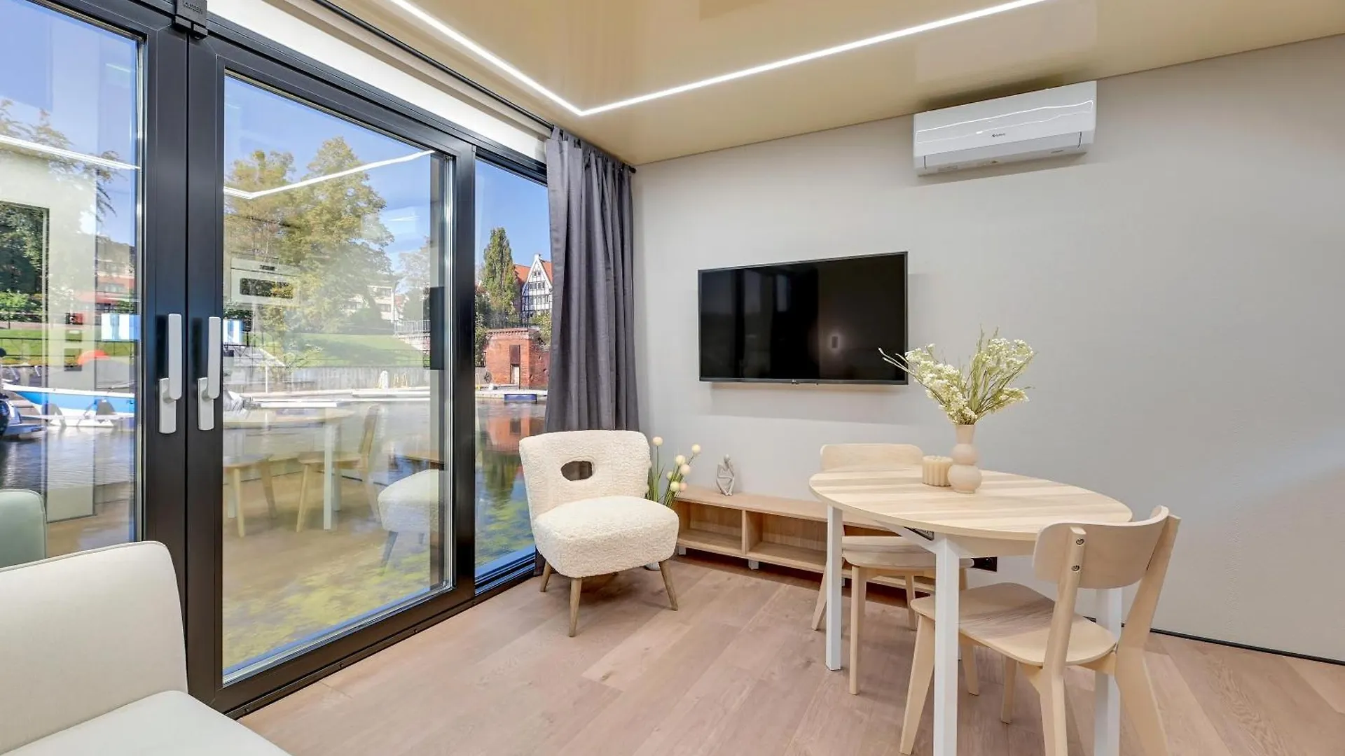 Domy Na Wodzie - La Mare Motlava Houseboats With Sauna By Downtown Apartments Gdansk 0*,  Poland